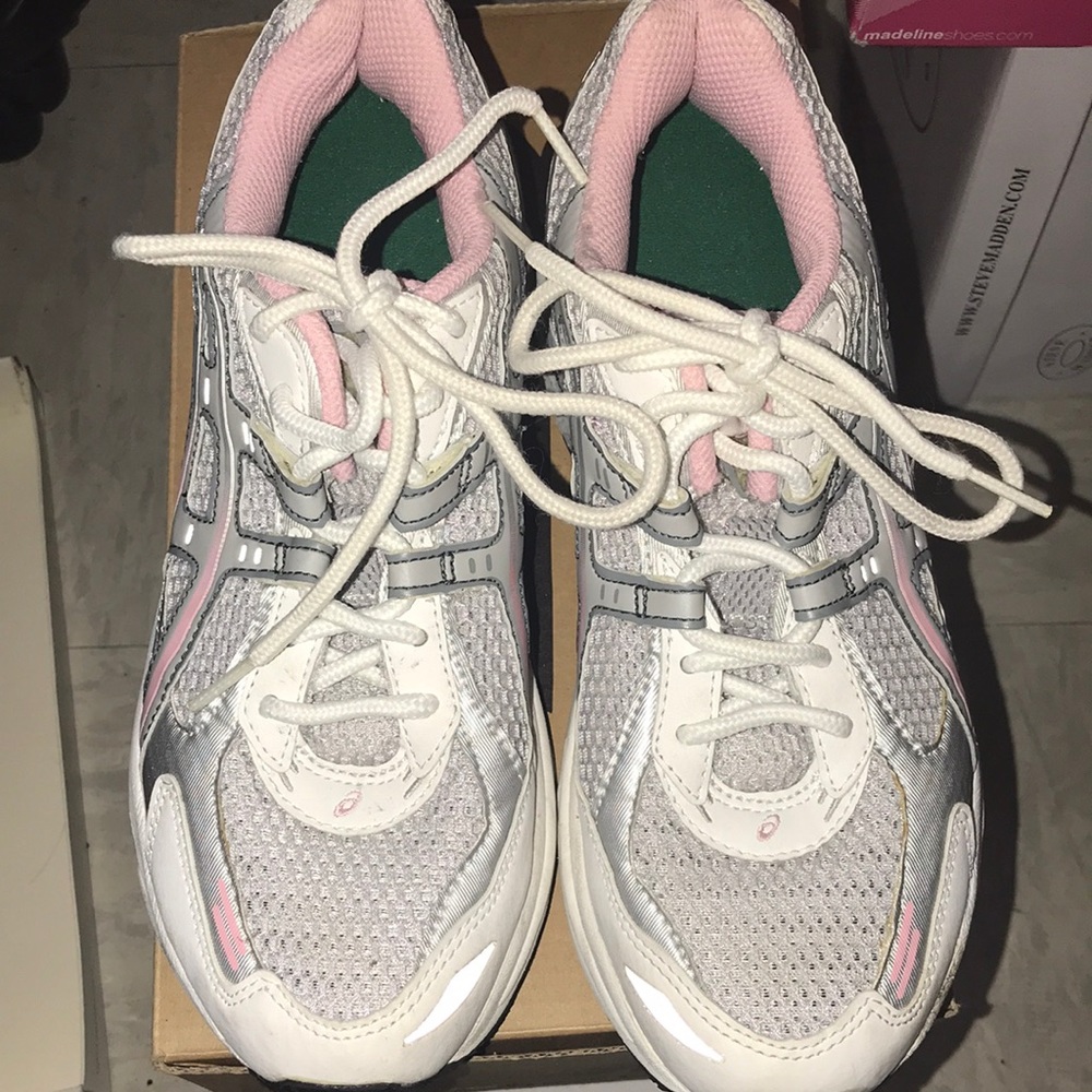 ASICS Running Shoes - Picture 2 of 5